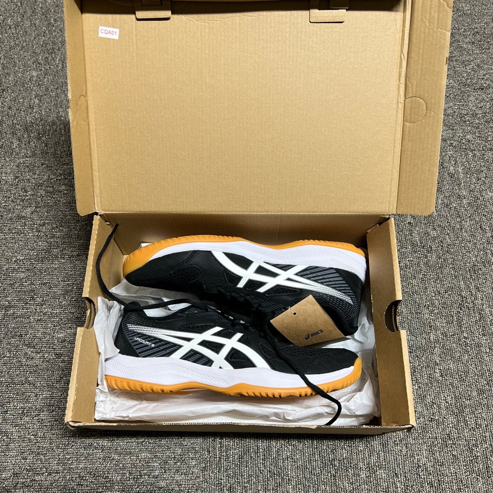 ASICS WOMENS UPCOURT 6 TENNIS SHOES.Womens size 10